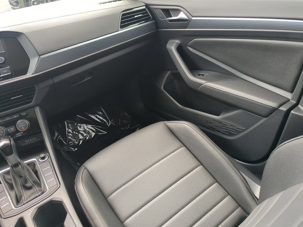 Used 2024 Volkswagen Jetta SE w/ Panoramic Sunroof Package FWD image 16