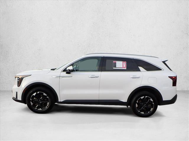 Used 2024 Kia Sorento S image 2