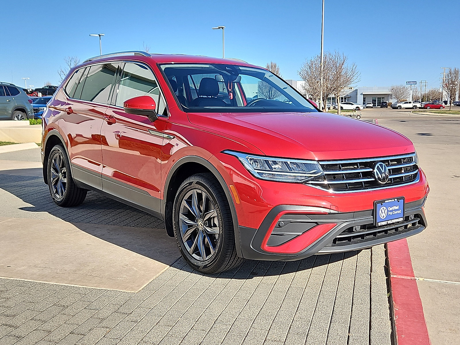 Certified 2022 Volkswagen Tiguan SE image 4