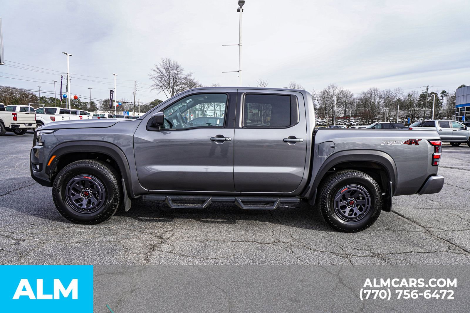 Used 2025 Nissan Frontier PRO-4X w/ Pro Convenience Package image 9