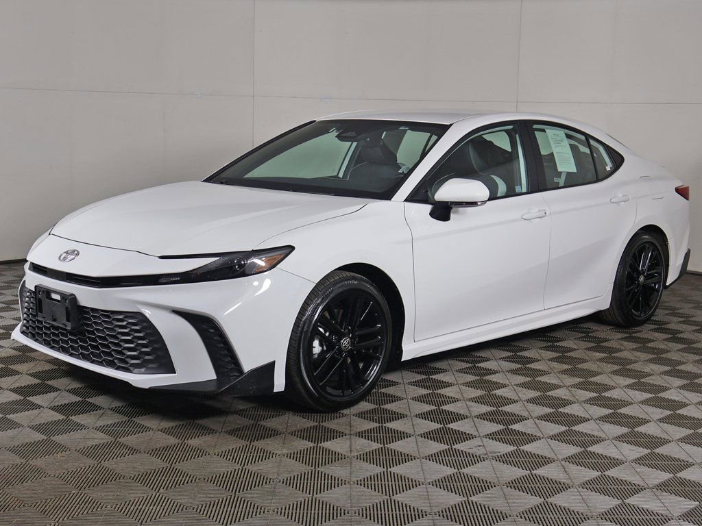 Used 2025 Toyota Camry SE image 6