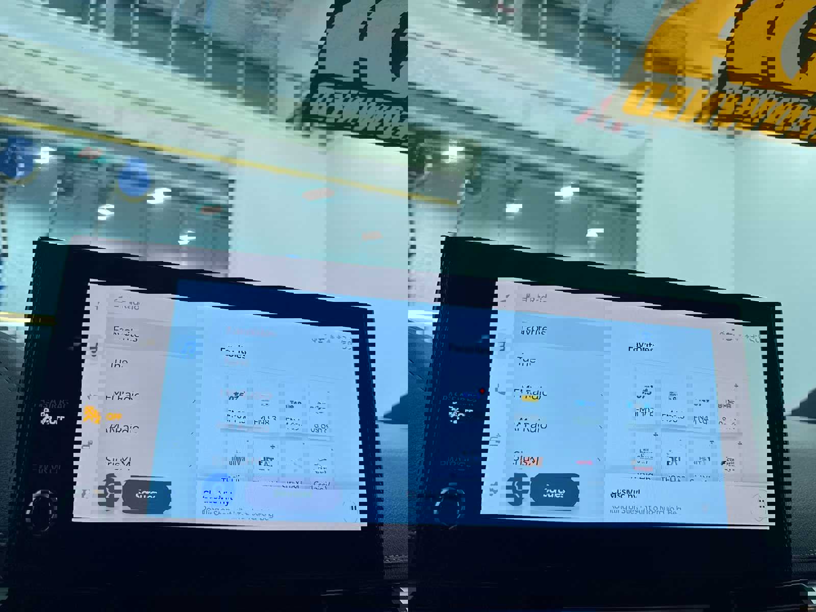 Used 2025 Toyota Sienna Limited image 23