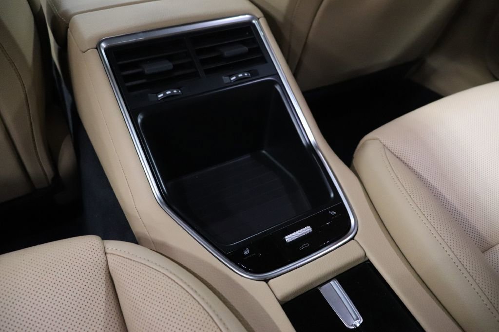 Used 2020 Porsche Panamera image 18