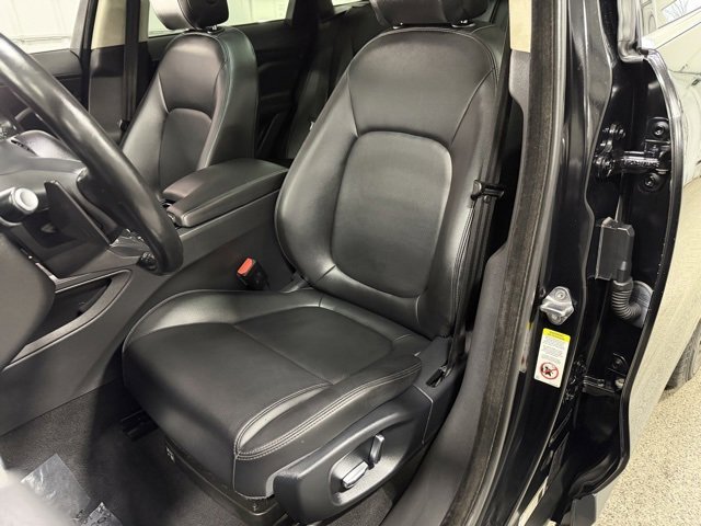 Used 2019 Jaguar F-PACE Premium image 24
