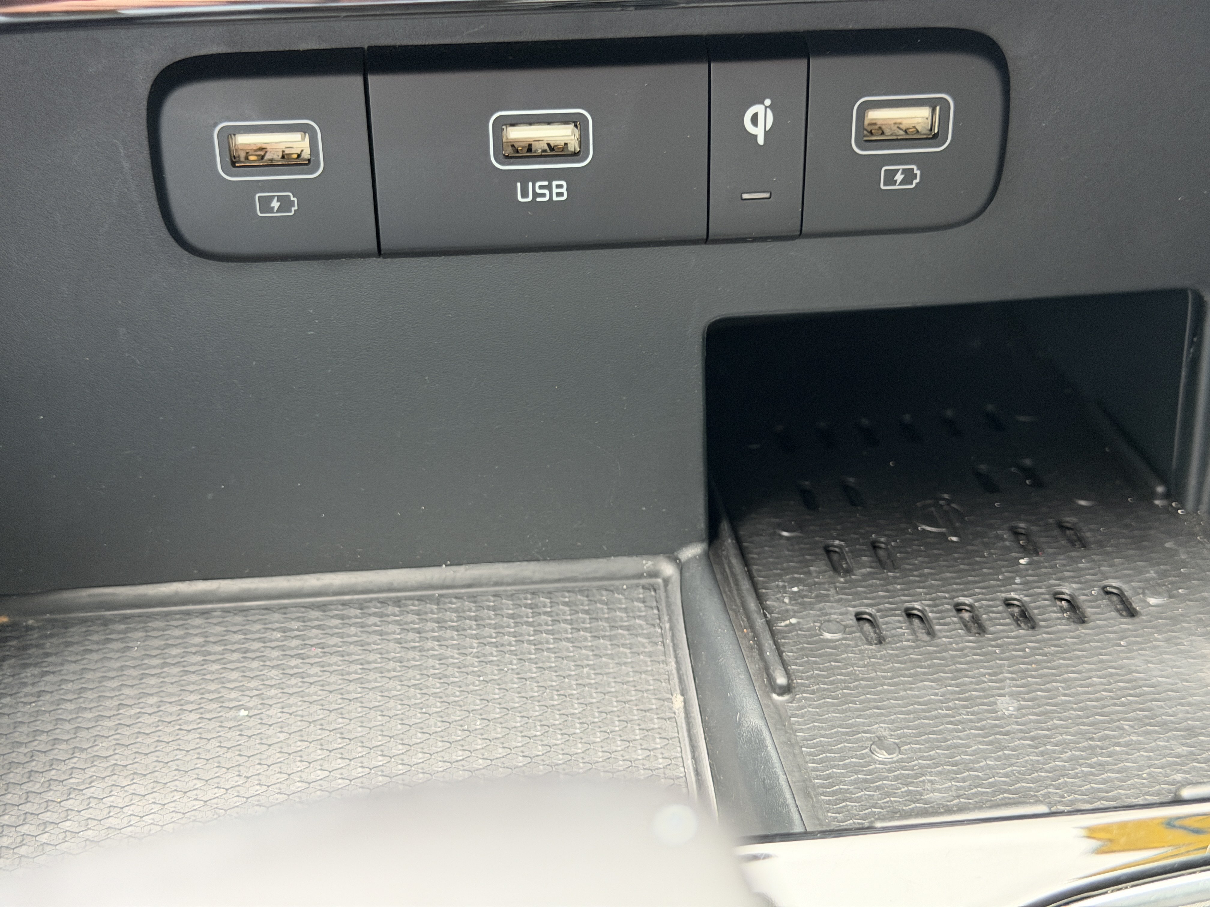 Certified 2024 Kia Carnival EX FWD image 23