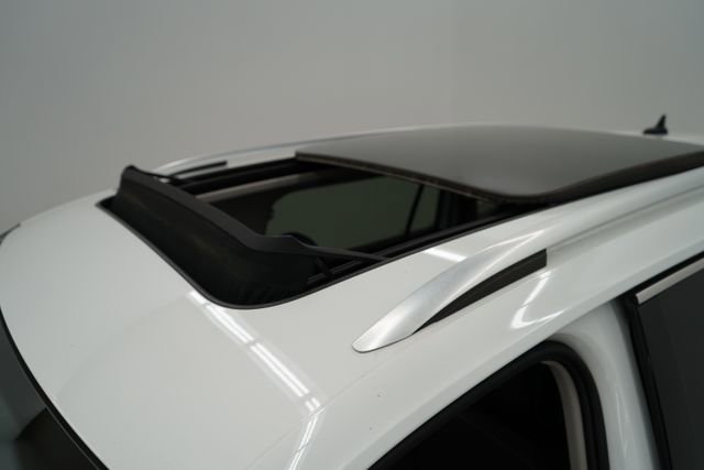 Used 2022 Volkswagen Tiguan SE w/ Panoramic Sunroof Package image 44