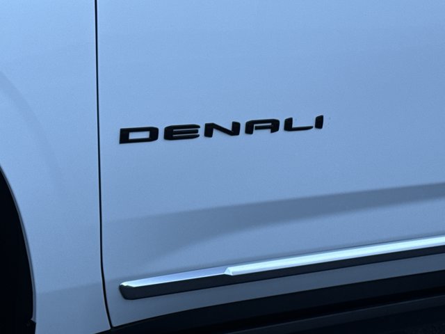 New 2026 GMC Yukon Denali w/ Denali Reserve Package AWD/4WD image 18