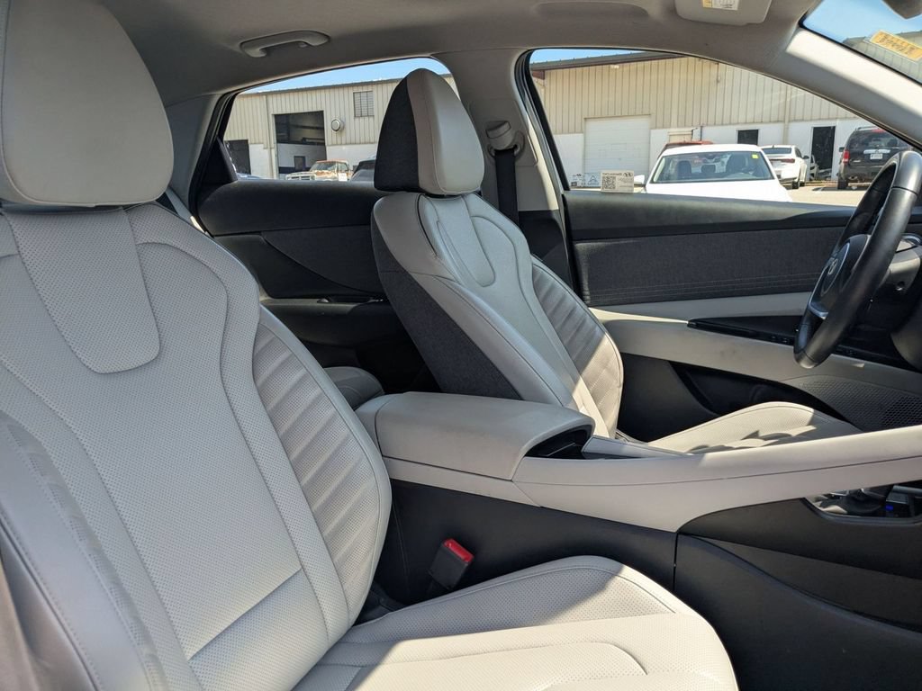 Used 2025 Hyundai Elantra Limited FWD image 37