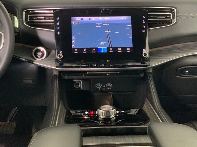 Used 2024 Jeep Wagoneer Series II w/ Flexible Seating Group image 12