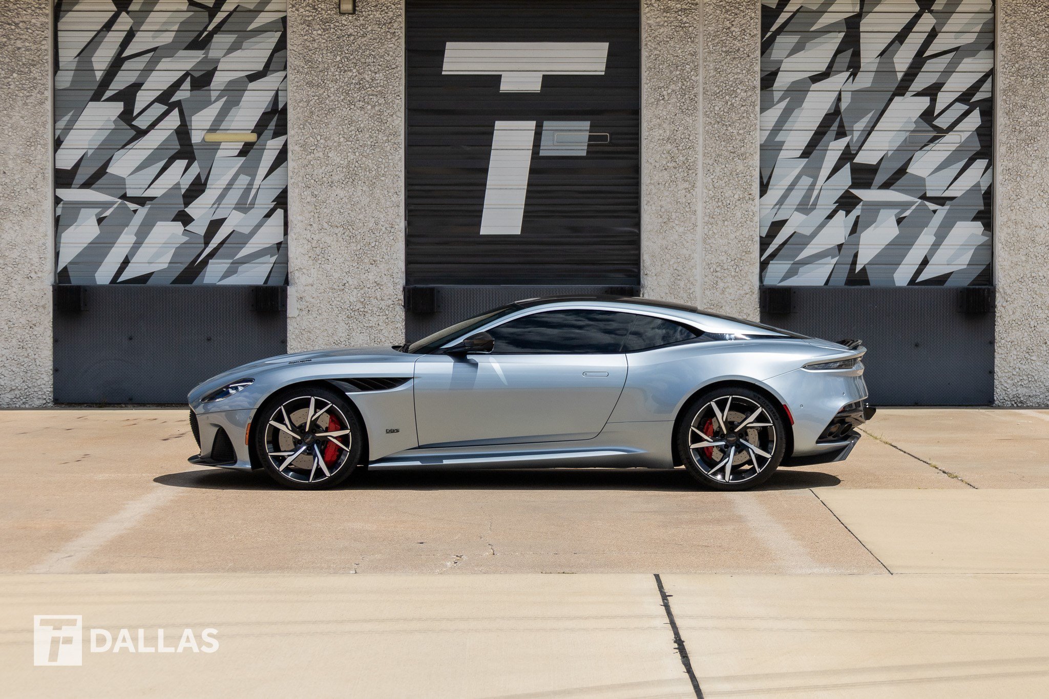 Used 2019 Aston Martin DBS Superleggera RWD image 1