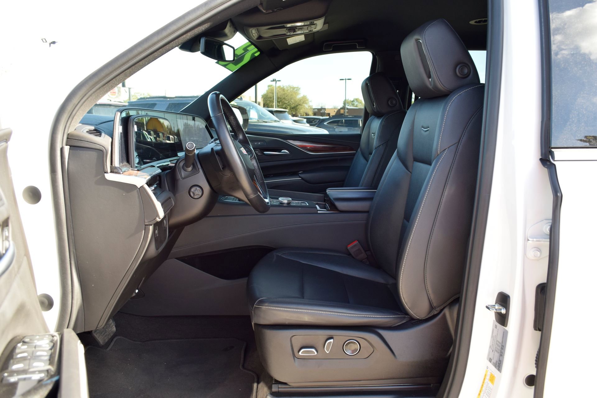 Used 2023 Cadillac Escalade Luxury image 18