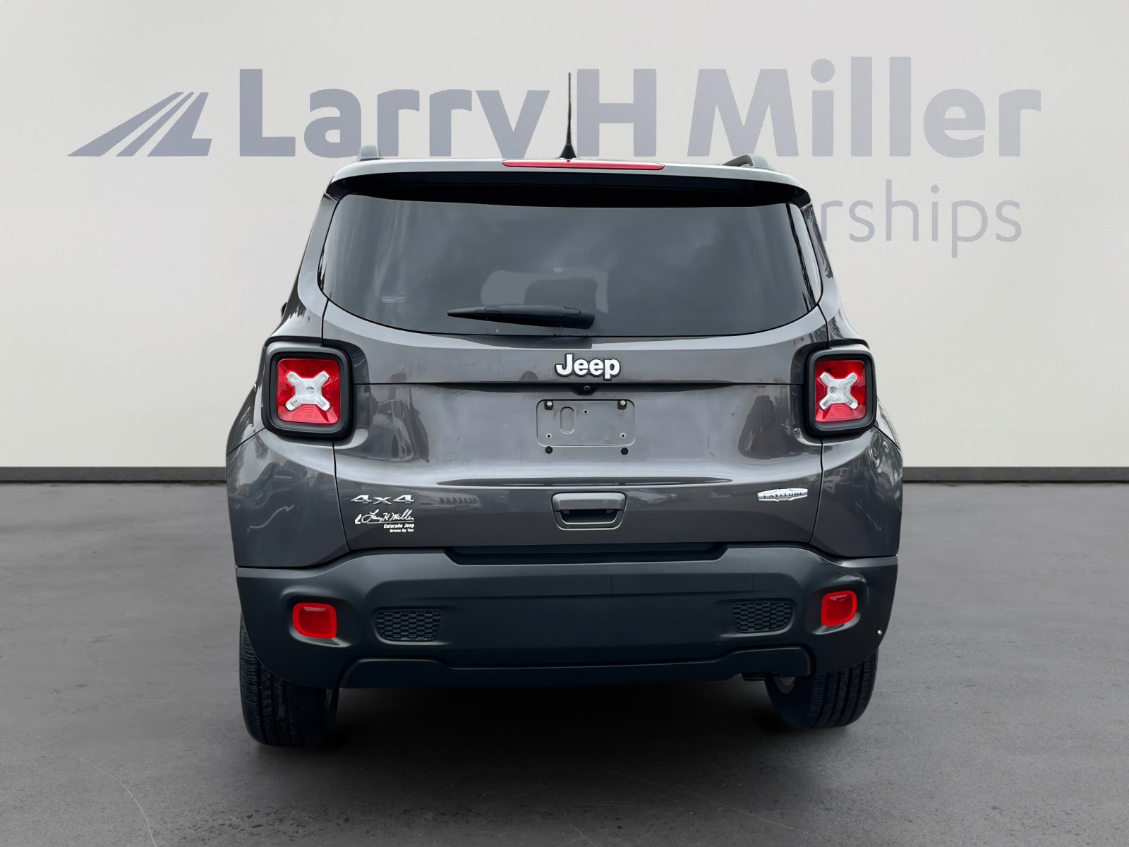 Used 2020 Jeep Renegade Latitude w/ Cold Weather Group image 4