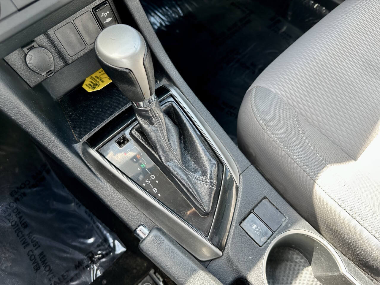 Used 2016 Toyota Corolla LE FWD image 10