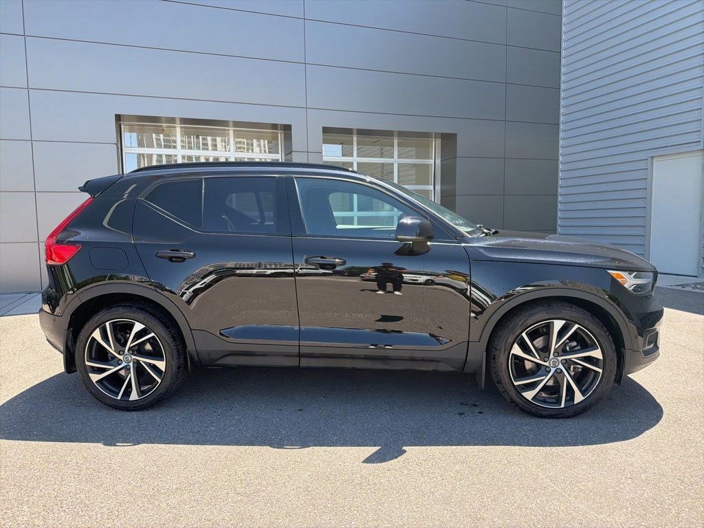 Used 2021 Volvo XC40 T5 R-Design w/ Advanced Package AWD/4WD image 4