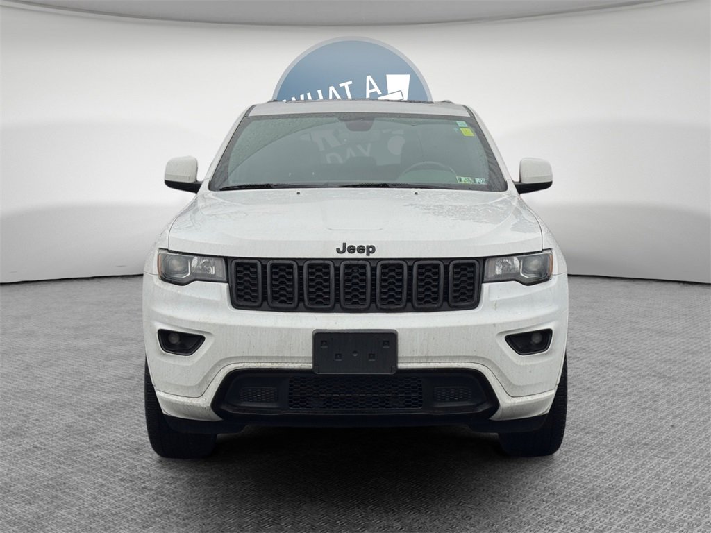 Used 2019 Jeep Grand Cherokee Altitude image 3