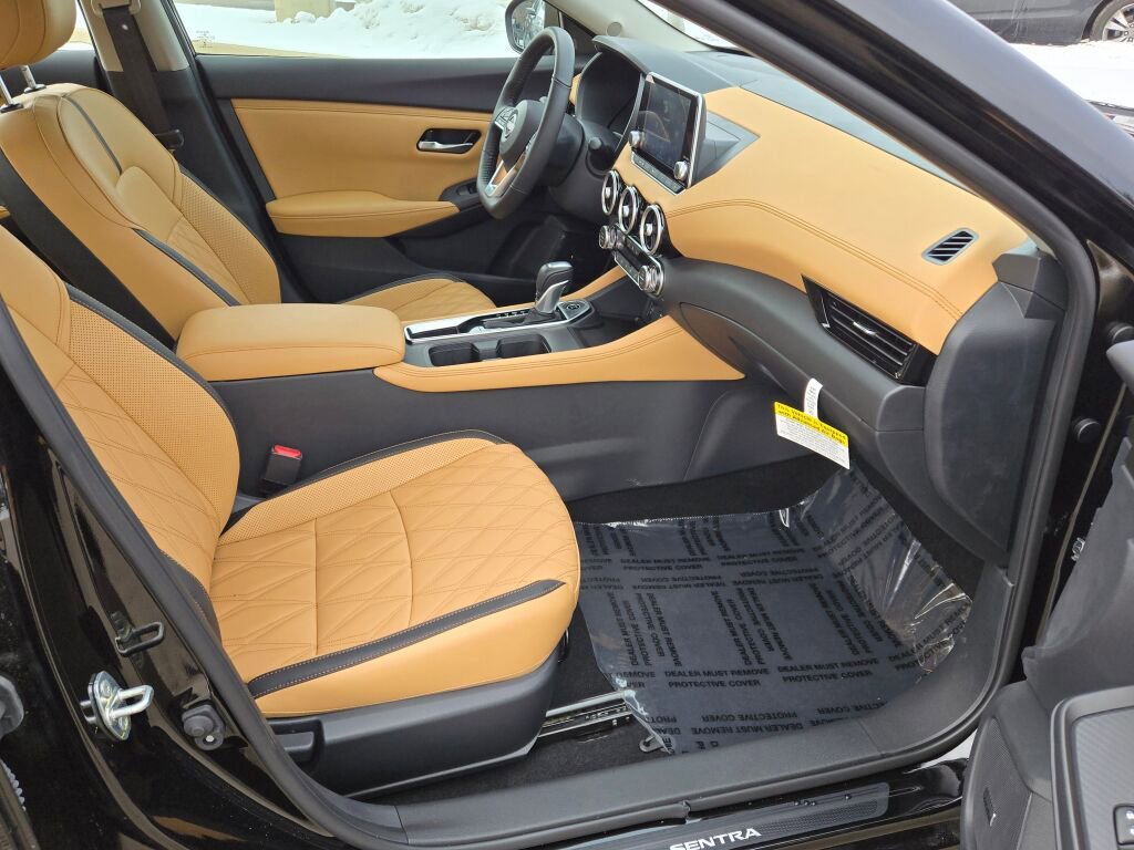 Used 2025 Nissan Sentra SV w/ SV Premium Package image 4