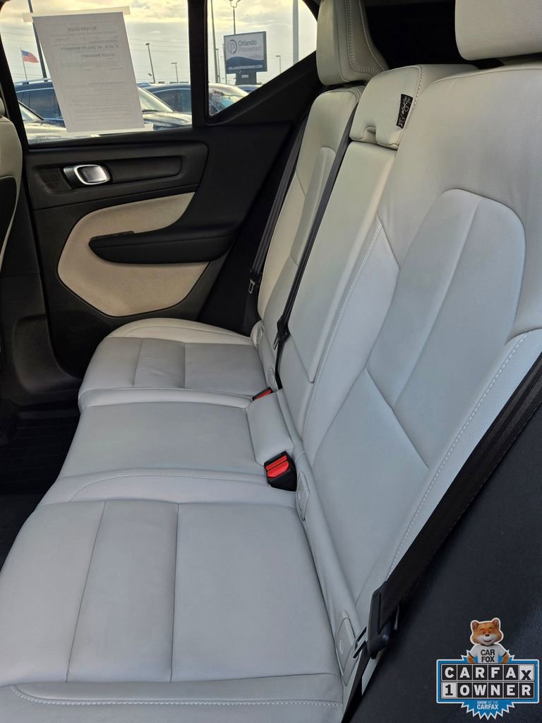 Used 2019 Volvo XC40 T4 Momentum image 48
