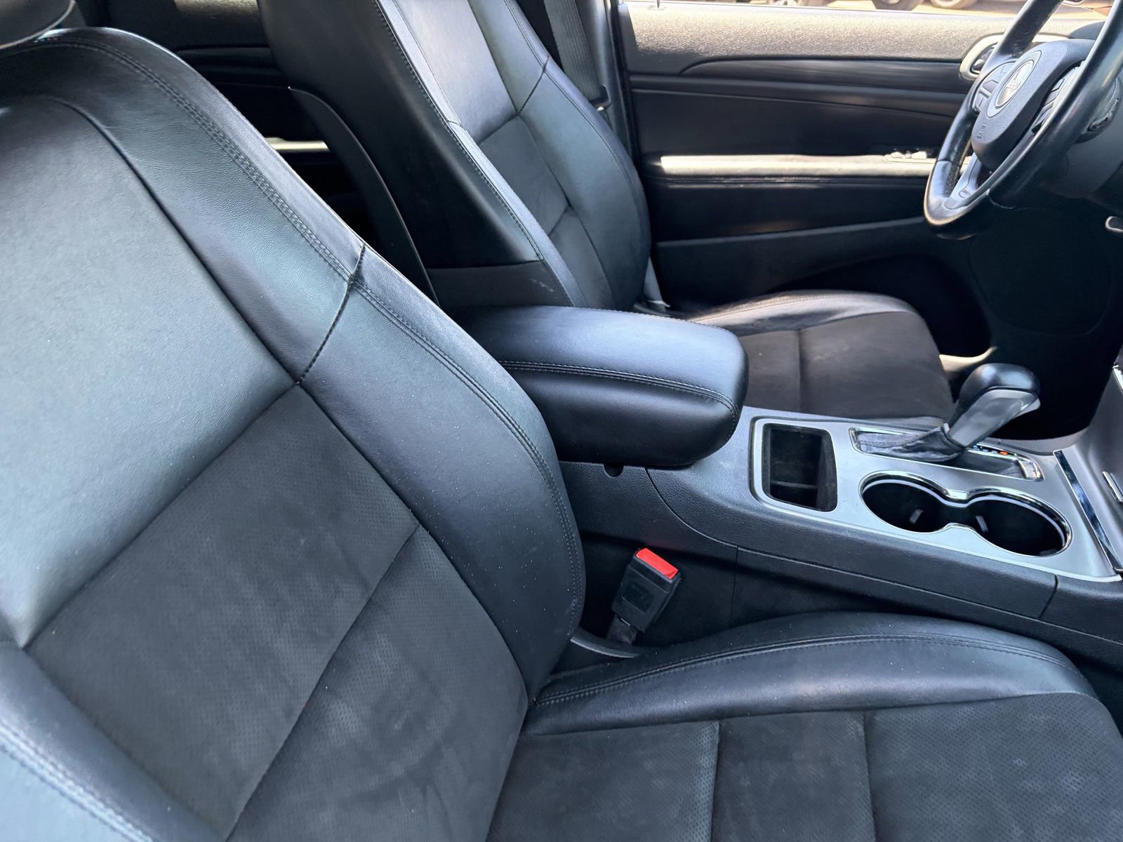 Used 2021 Jeep Grand Cherokee Laredo X AWD/4WD image 9