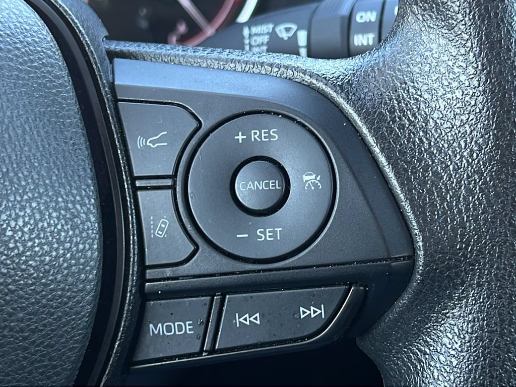 Used 2025 Toyota RAV4 XLE w/ Convenience Package FWD image 22