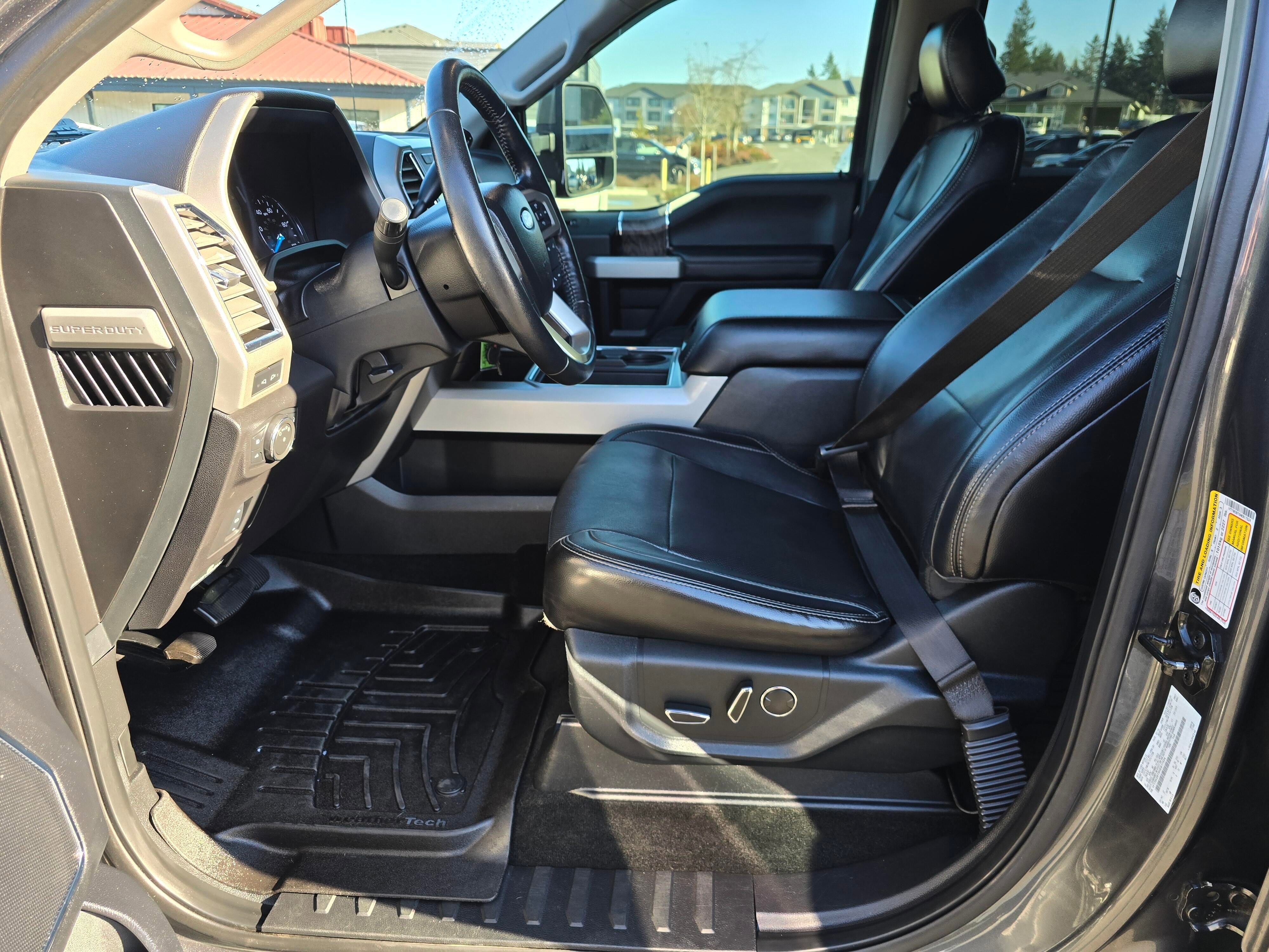 Used 2017 Ford F250 Lariat w/ Lariat Value Package AWD/4WD image 29