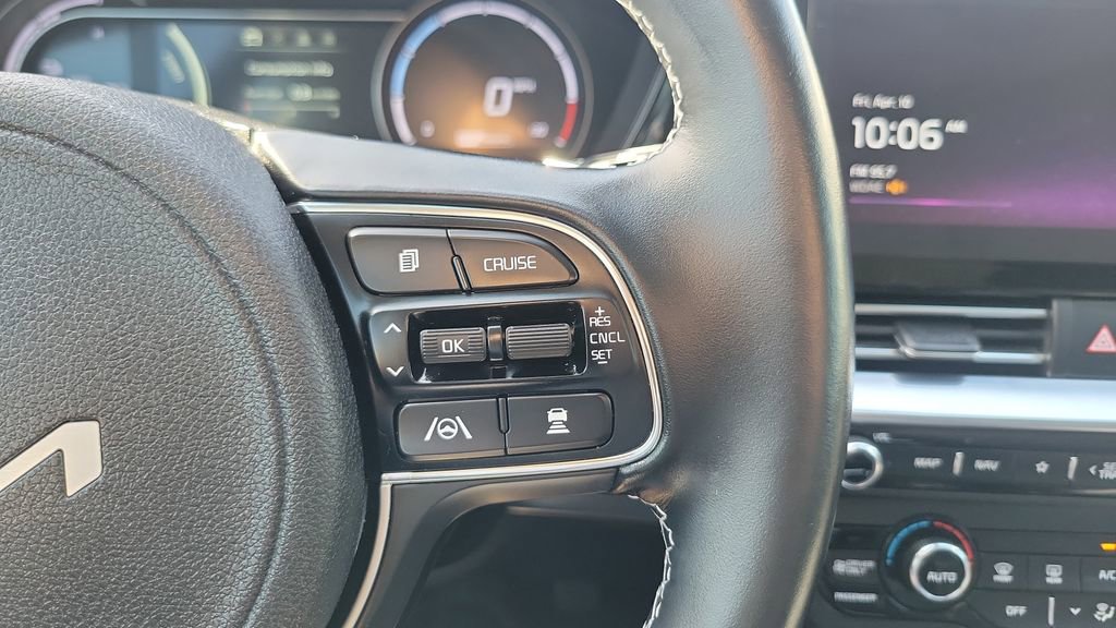 Used 2022 Kia Niro EX w/ Cold Weather Package FWD image 29