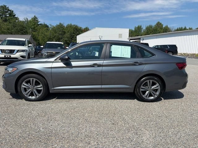 Used 2024 Volkswagen Jetta SE FWD image 3