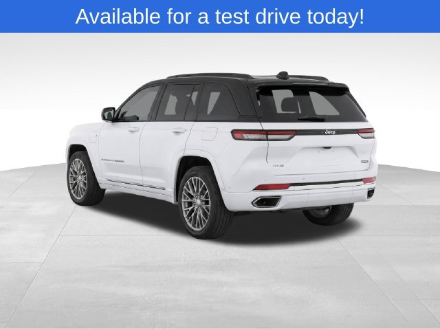 Used 2022 Jeep Grand Cherokee Summit w/ Luxury Tech Group V AWD/4WD image 3