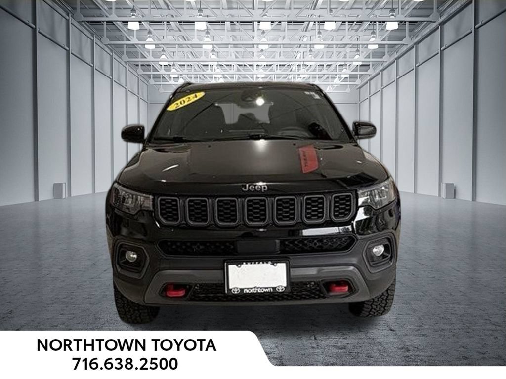 Used 2024 Jeep Compass Trailhawk AWD/4WD image 6