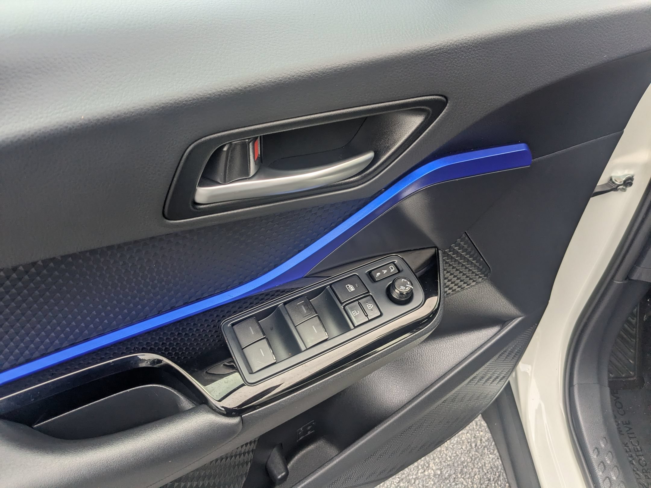 Used 2021 Toyota C-HR XLE FWD image 12