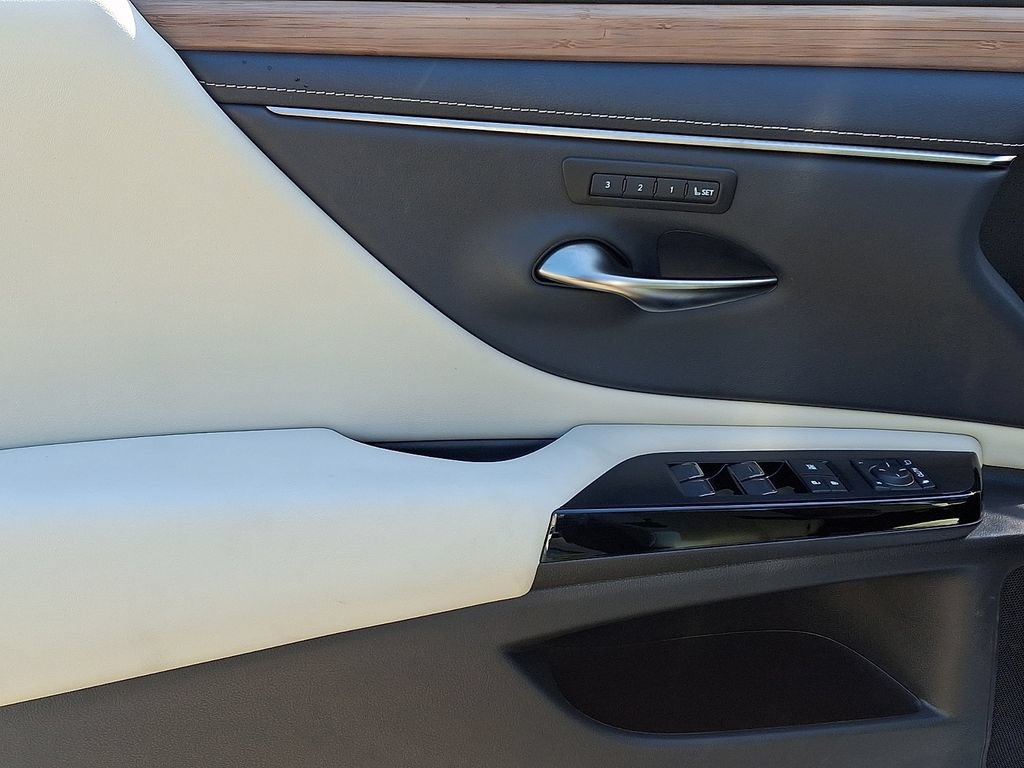 Used 2023 Lexus ES 300h w/ Premium Package FWD image 13