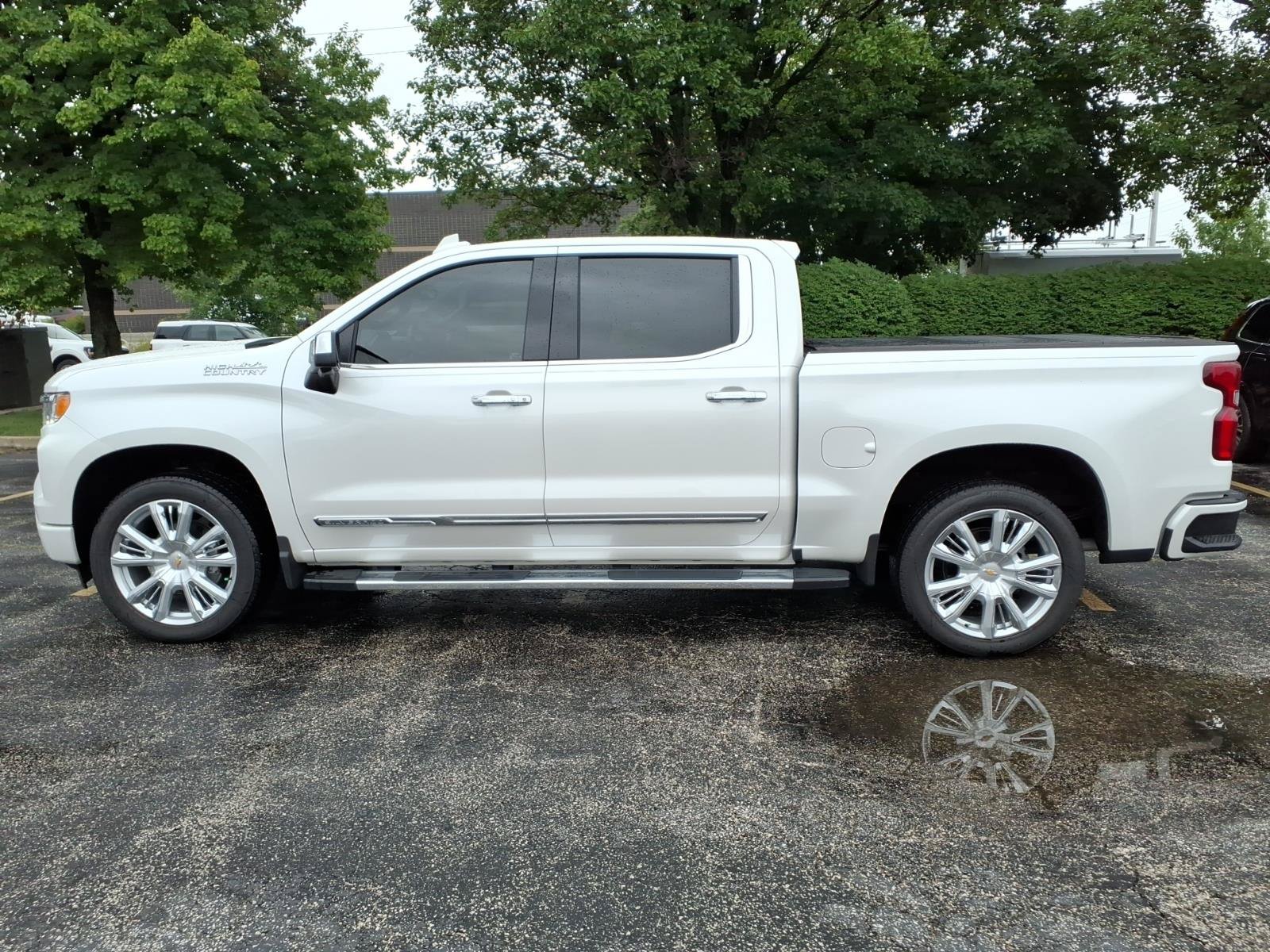 Used 2024 Chevrolet Silverado 1500 High Country w/ High Country Premium Package AWD/4WD image 5