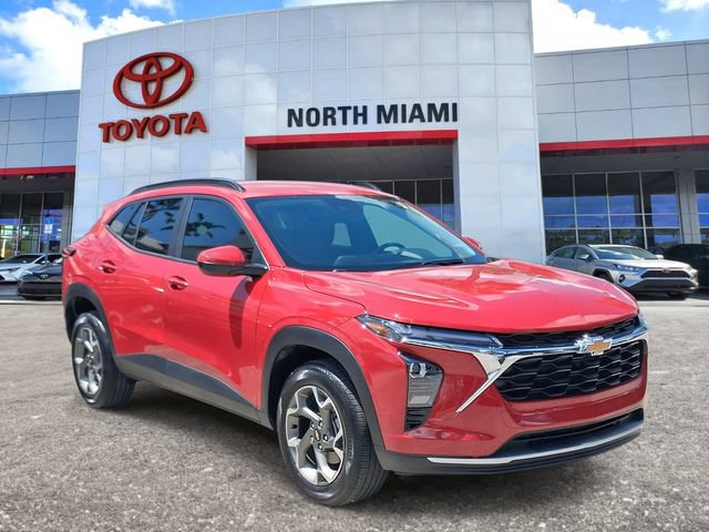 Used 2026 Chevrolet Trax LT FWD image 1