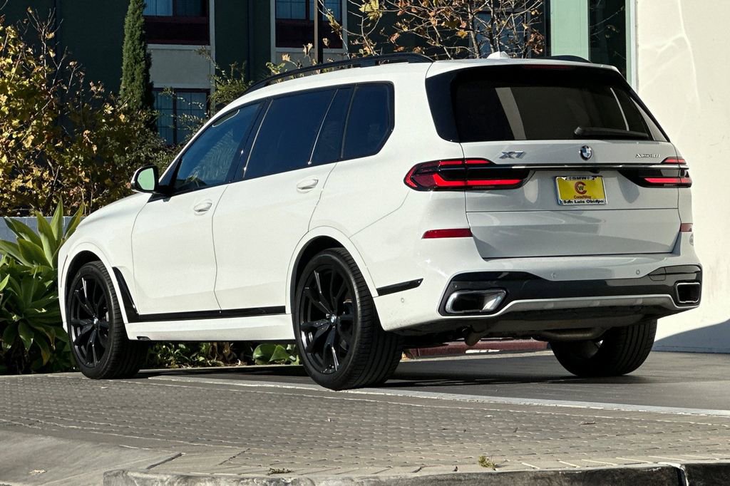 Used 2023 BMW X7 xDrive40i w/ M Sport Package image 5