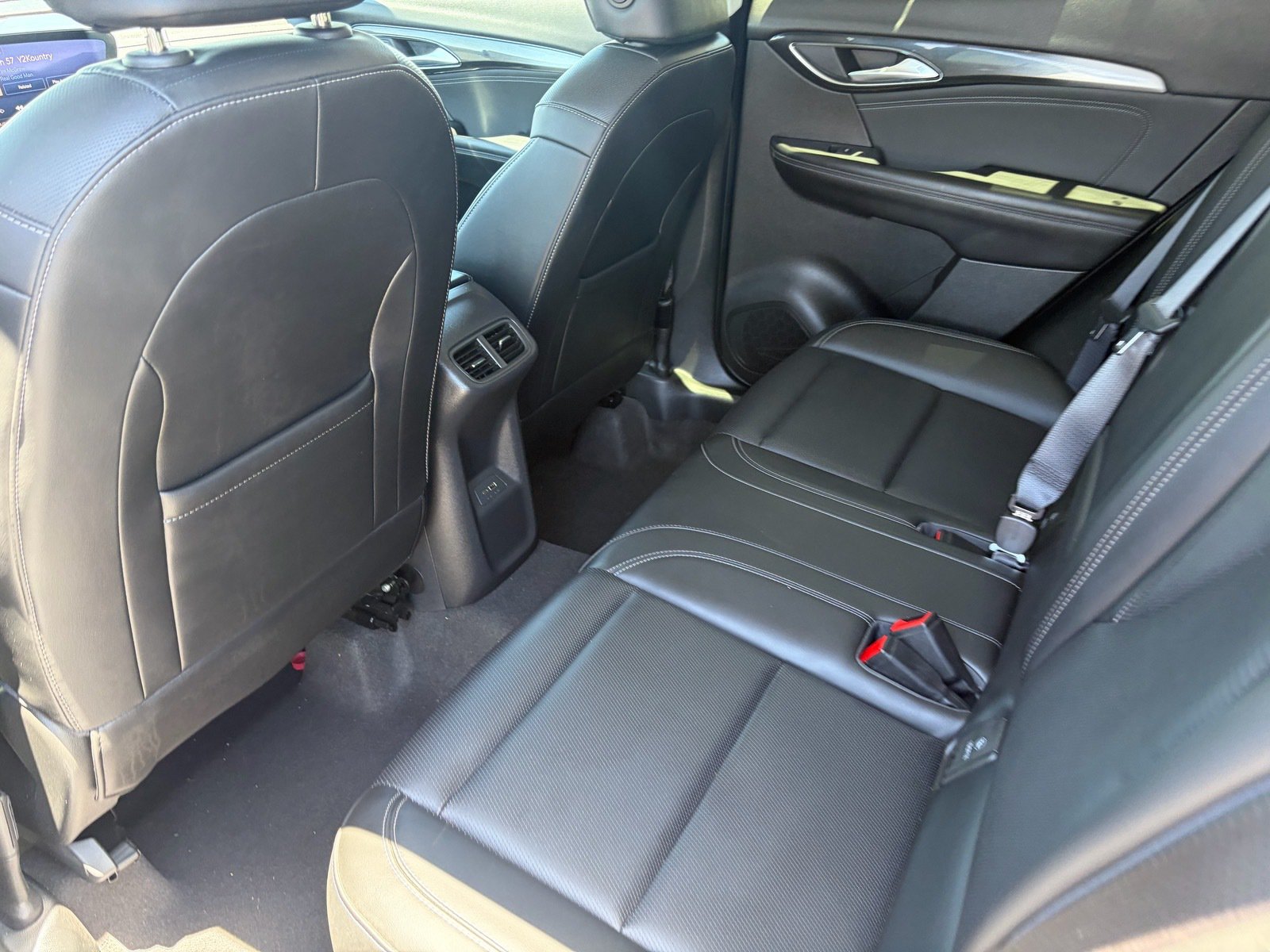 Used 2025 Buick Envision Preferred AWD/4WD image 27