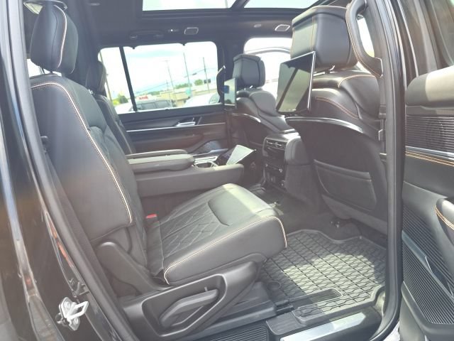 Used 2025 Jeep Grand Wagoneer Series III w/ Rear Seat Video Group 1 AWD/4WD image 37