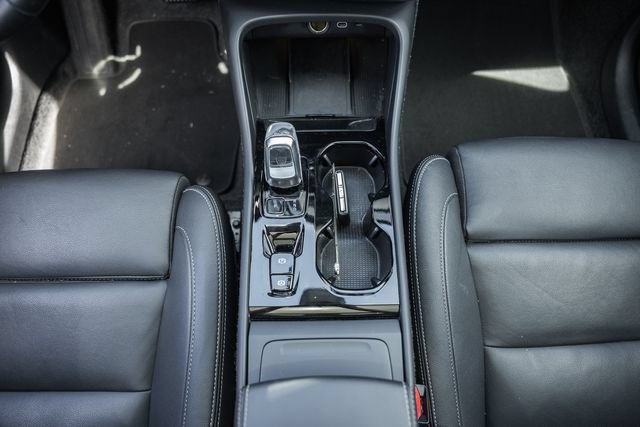 Certified 2025 Volvo XC40 B5 Plus AWD/4WD image 29