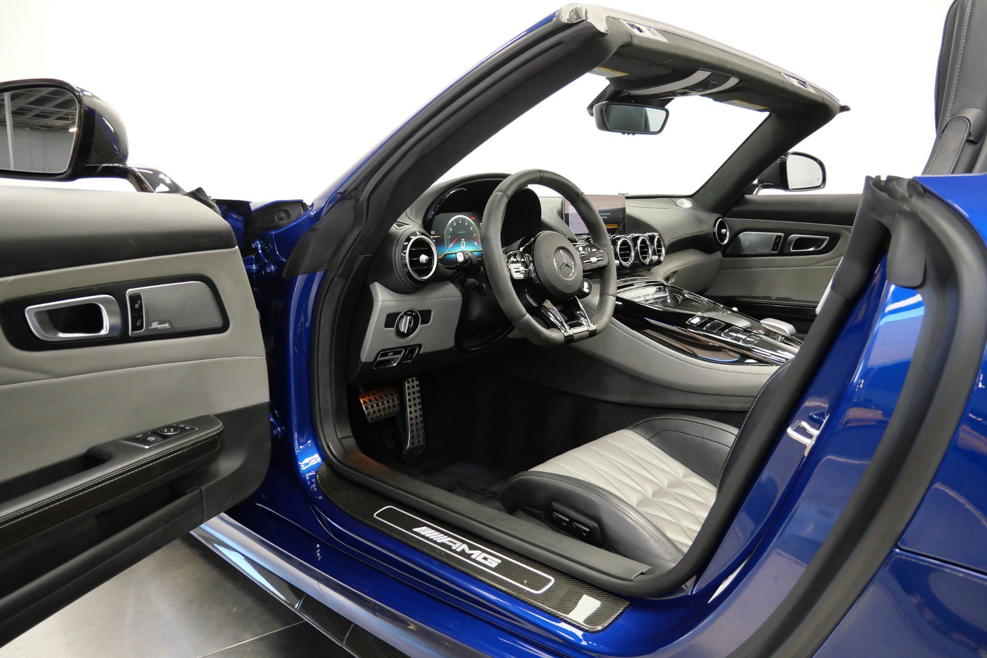 Used 2020 Mercedes-Benz AMG GT R image 23