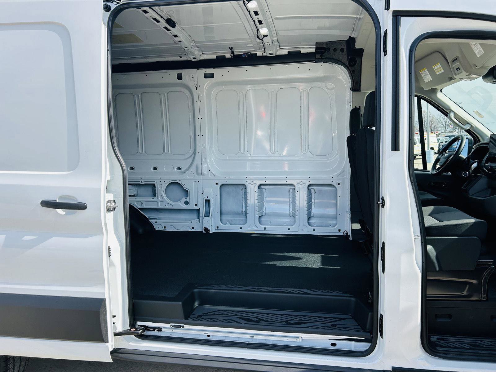 New 2026 Ford Transit 250 148 Medium Roof RWD image 20