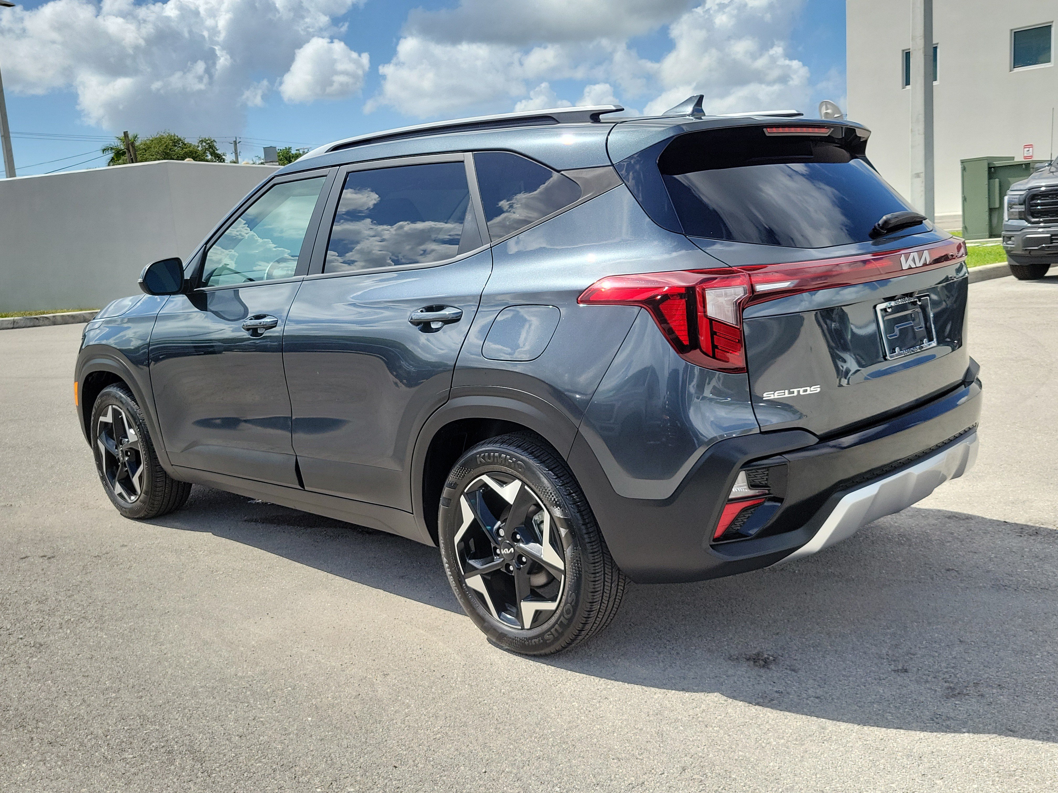 Used 2025 Kia Seltos S FWD image 7