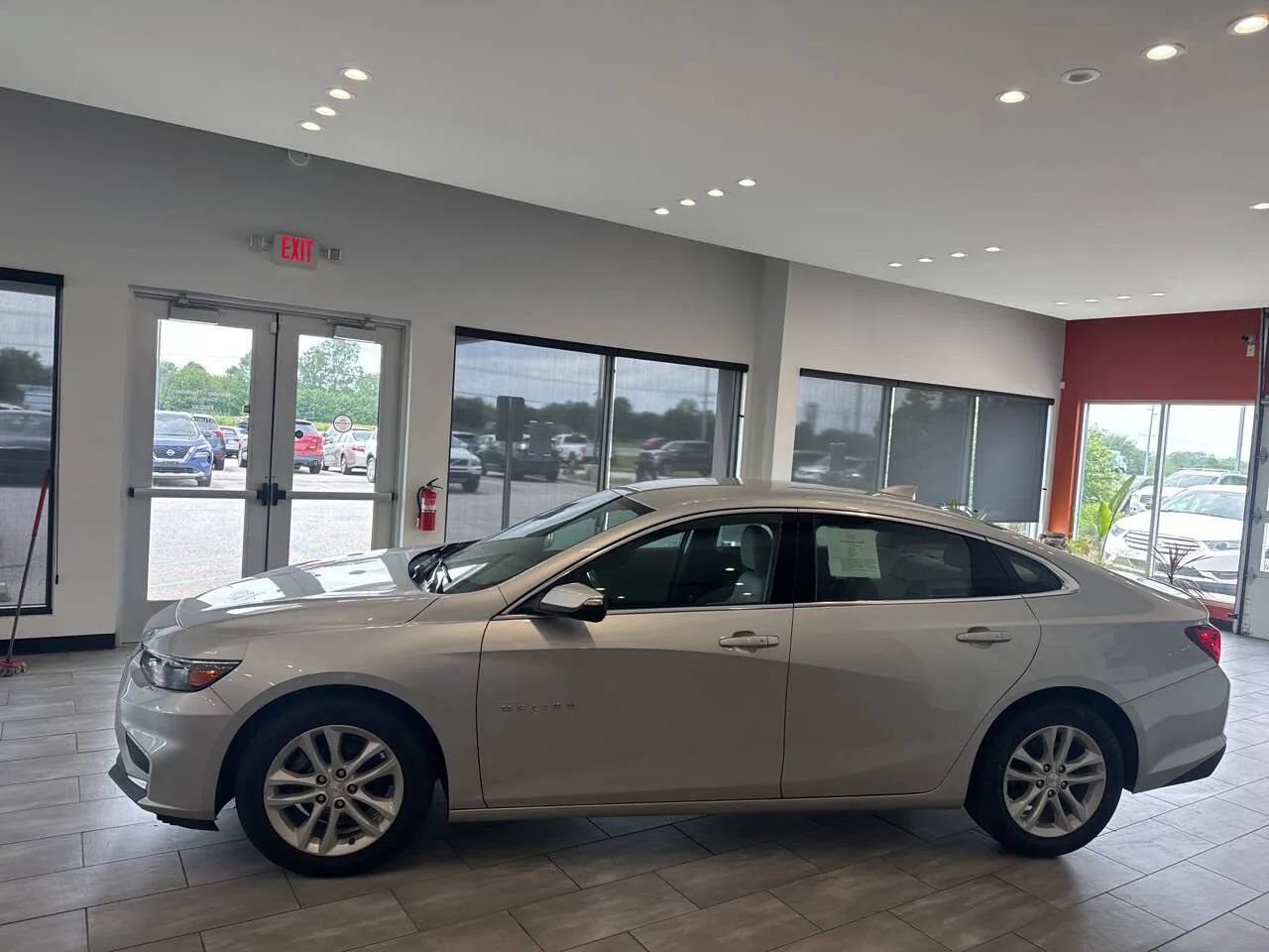 Used 2018 Chevrolet Malibu LT FWD image 13