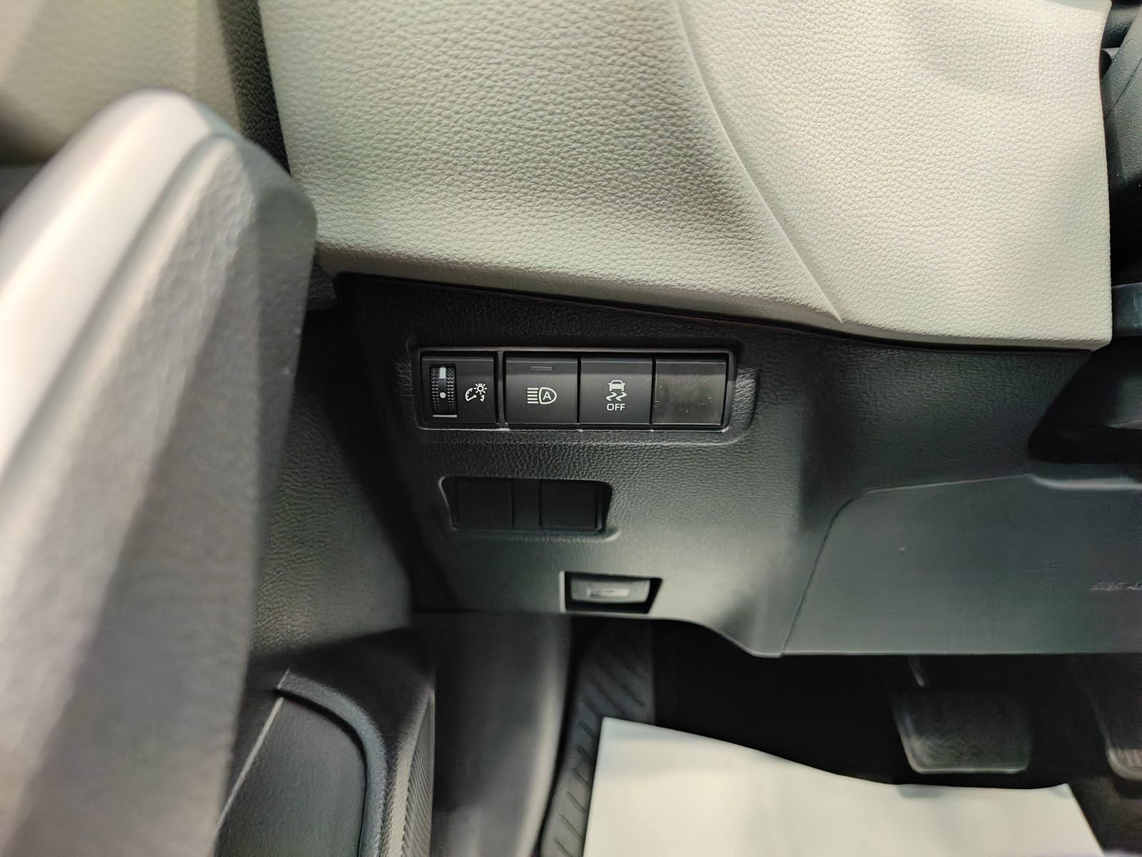 New 2026 Toyota Corolla Cross LE w/ Moonroof Package image 16