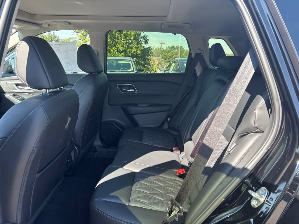 New 2026 Nissan Rogue Platinum AWD/4WD image 13