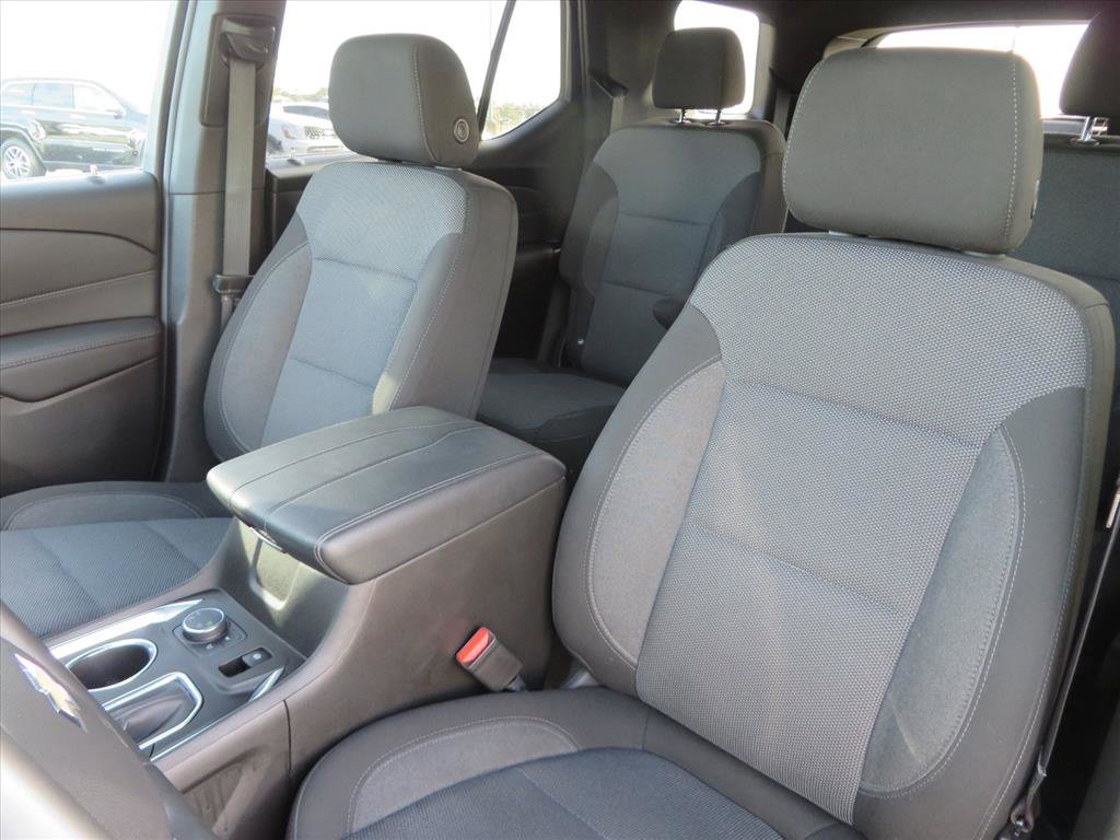Used 2023 Chevrolet Traverse LT w/ Rear Camera Mirror Package image 16
