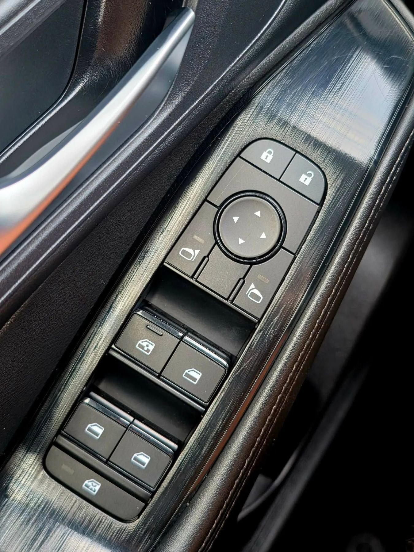 Used 2024 Nissan Rogue SV image 26