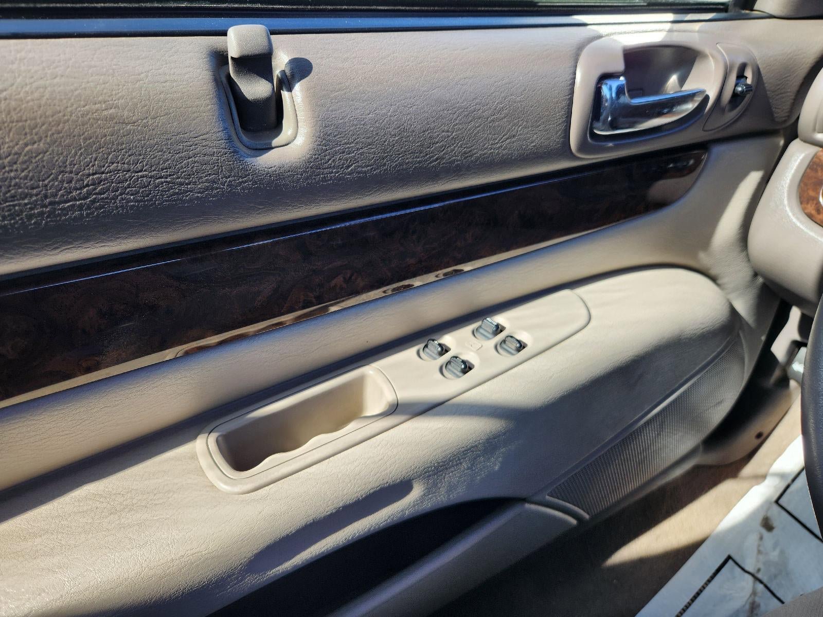 Used 2004 Chrysler Sebring Limited FWD image 17