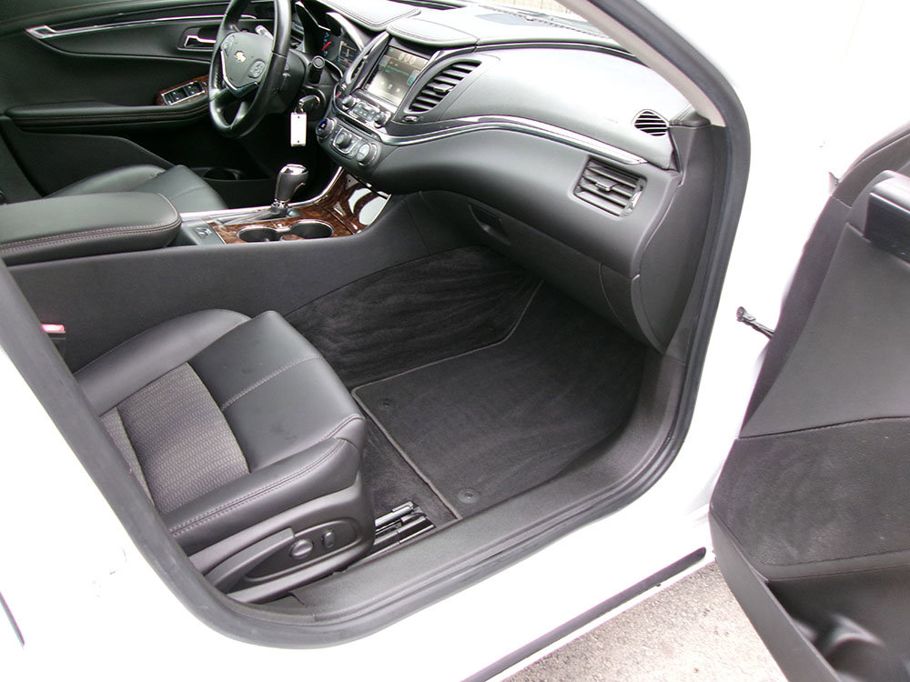 Used 2015 Chevrolet Impala LT w/ Convenience Package image 9