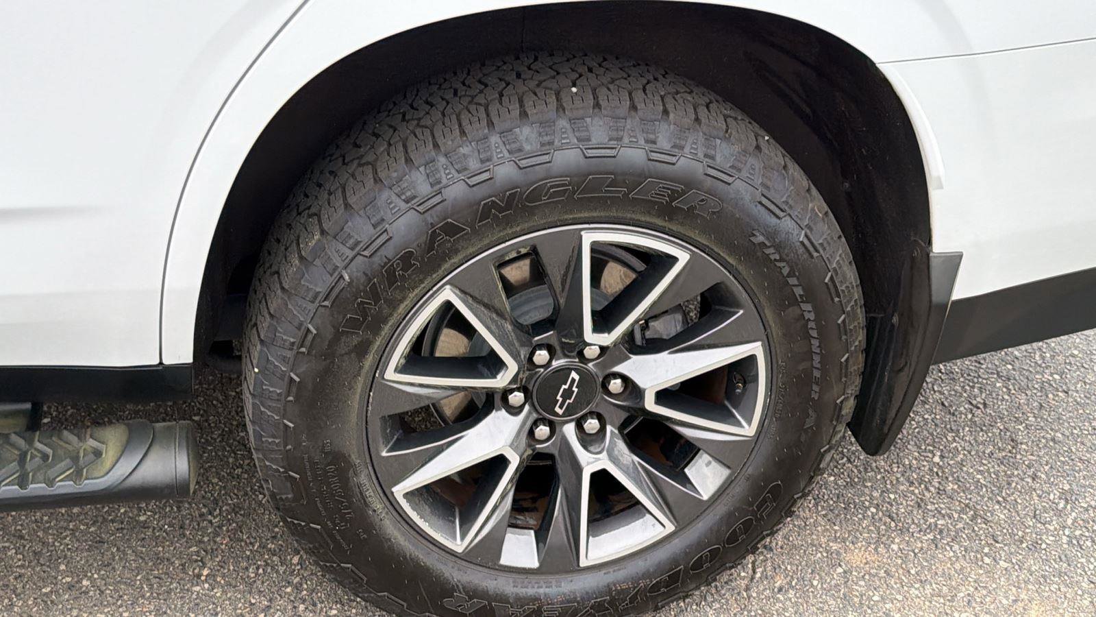 Used 2021 Chevrolet Tahoe Z71 w/ Luxury Package image 9