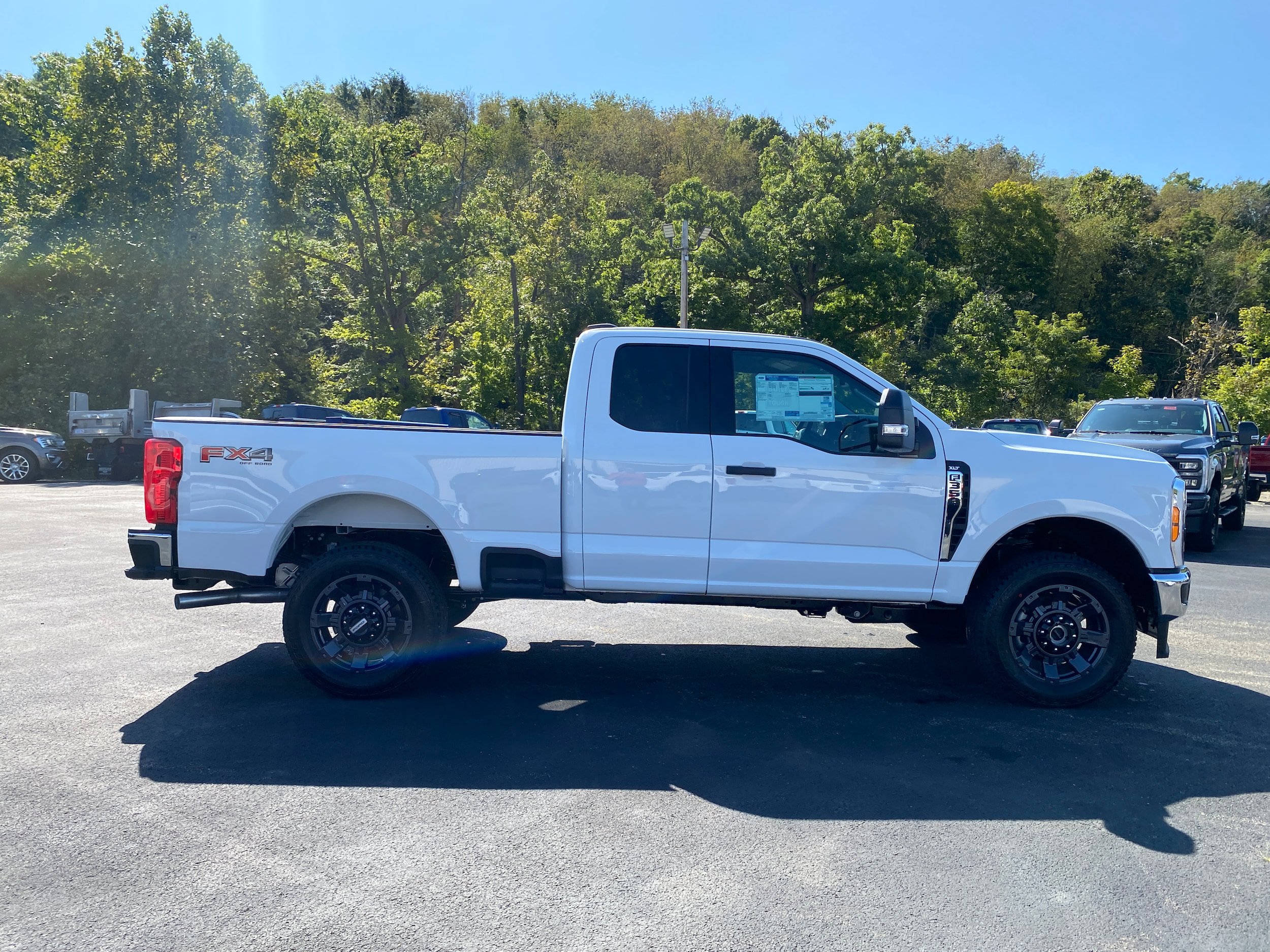 New 2027 Ford F350 XLT w/ FX4 Off-Road Package AWD/4WD image 13