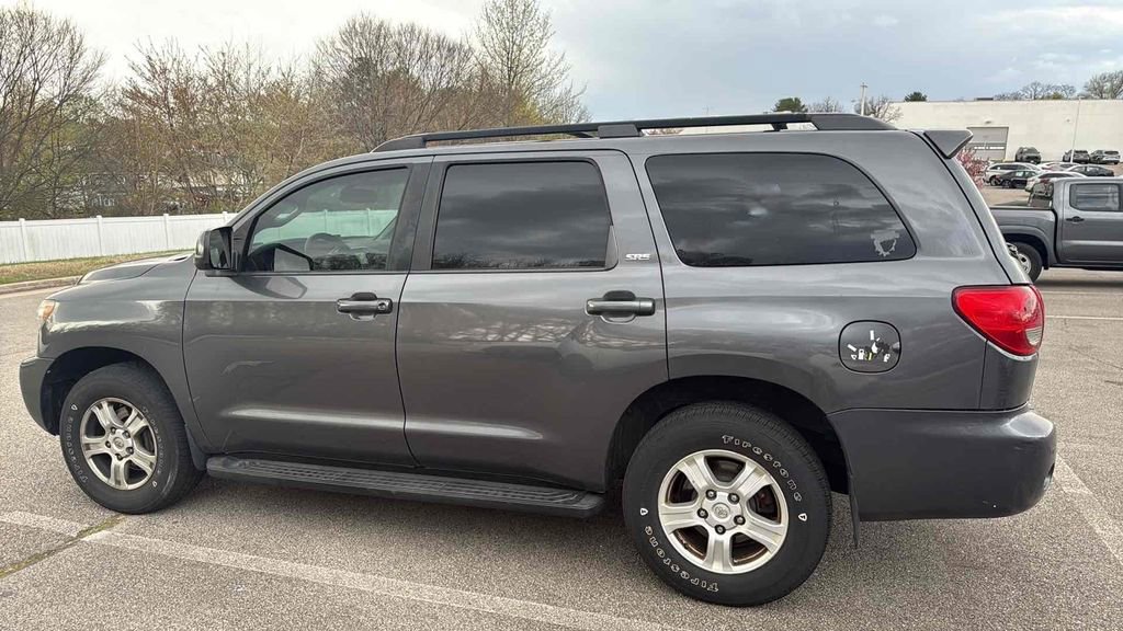 Used 2017 Toyota Sequoia SR5 w/ Premium Package image 6