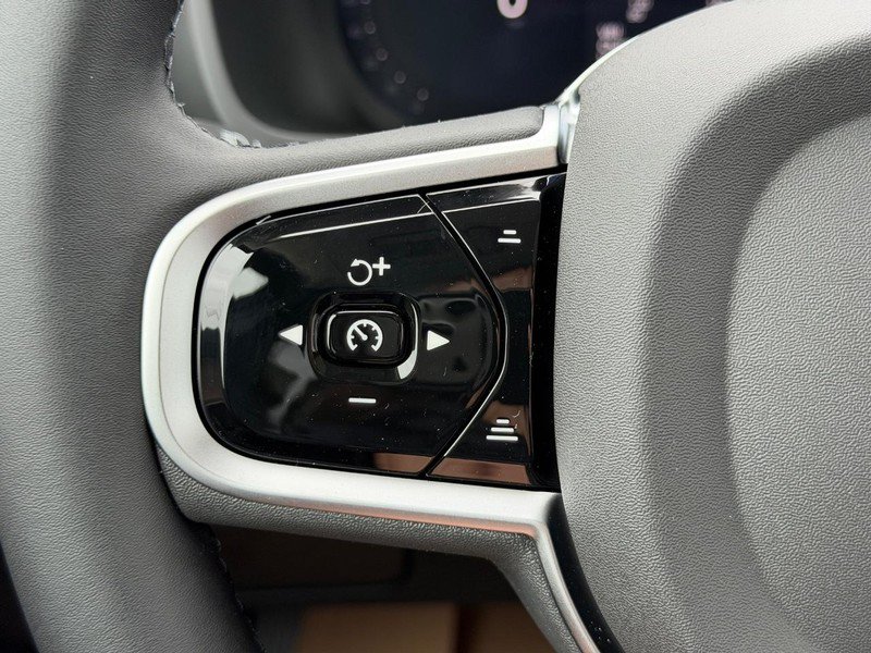 New 2026 Volvo XC90 B6 Plus w/ Protection Package AWD/4WD image 12